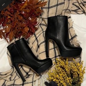 Jessica Simpson Neriah Platform Bootie (Size 8)